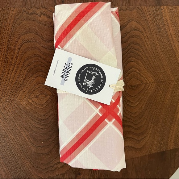 Sewing down south cooking apron. Perfectly plaid 27x31 - Picture 3 of 4